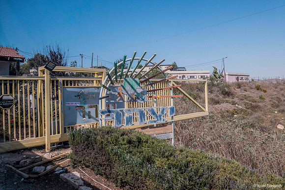 Entrance Gate to Yitzhar 191015-1