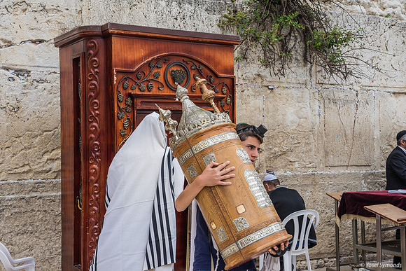 Taking Sefer Torah from Ark 190509-4