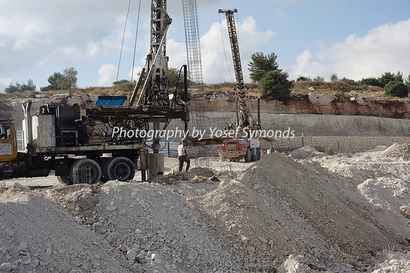 Mem 3 2014 Q3 Pile Driver Placing Reinforcement DSC02159