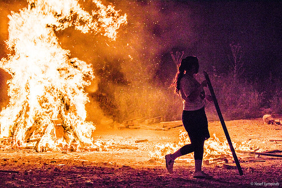 Poling Past Fire 190522-1