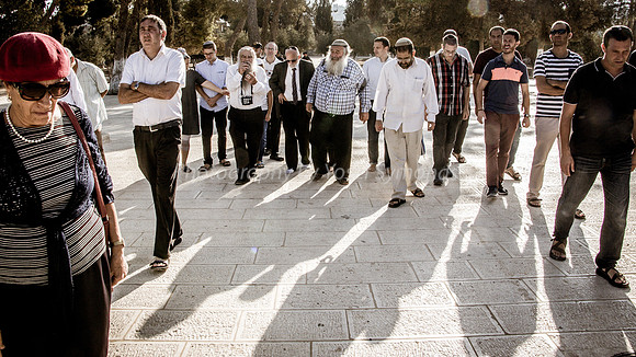 Jewish Group Heading West 180916-1