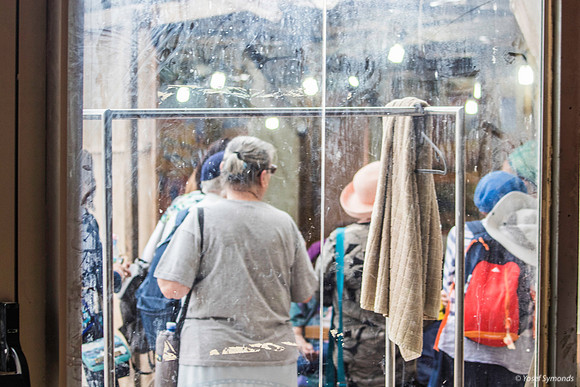 Women Exiting Synagogue 191015-1