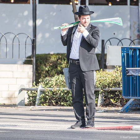Shouldering Arms with Lulav 191015-1