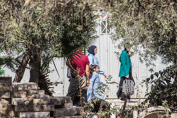 Arab Women Visitors 250731-1