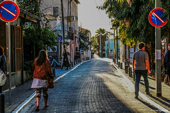 Strolling in Neve Tzedek 140107-9048A