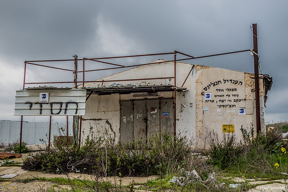 Closed Grocery Store 200226-13