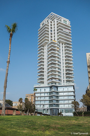 Modern Building 190804-1