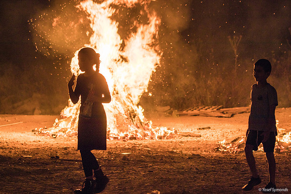 Children Walking Past Fire 190522-1
