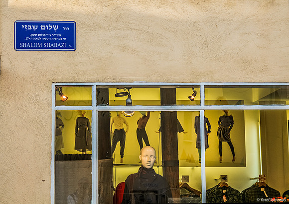 A picture in the Window 140107-9011