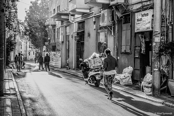 Traveling by foot 140107-15