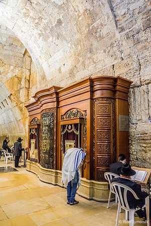 Quiet Prayer in Tunnel Area of Western Wall 190509-1