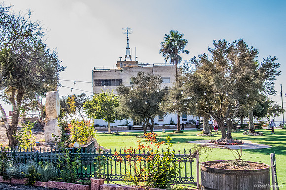 Zar Home and Grounds 180927-28