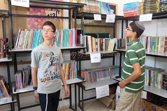 160809-BookSale_School-0129