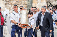 Barmitzvah Boy Returning Torah Scroll 190509-4