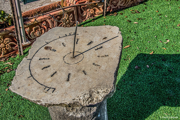 Sundial in Zar Grounds 180927-19